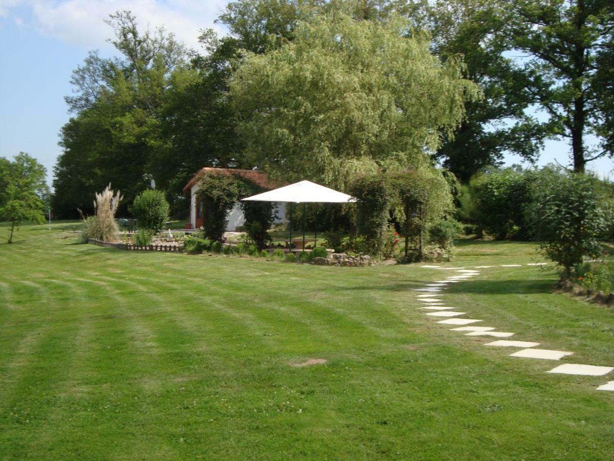 La Croix Gîtes Pressignac Extérieur photo
